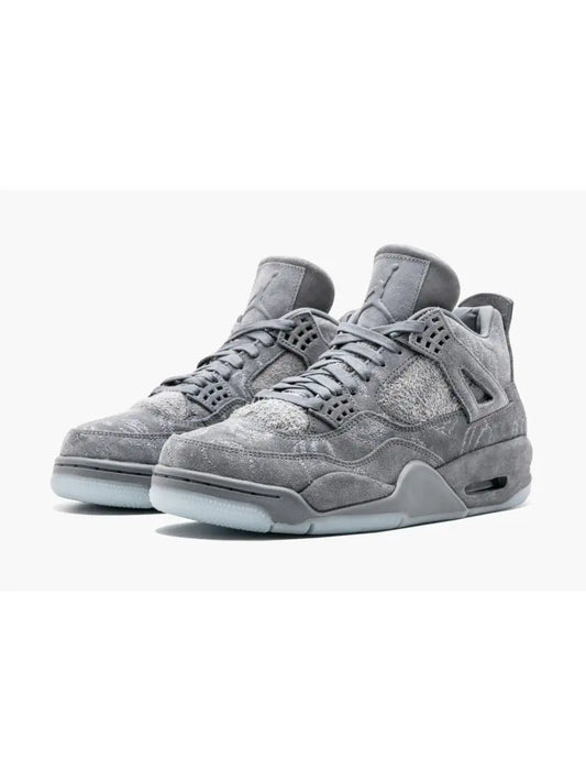 Kaws x Air Jordan retro 4